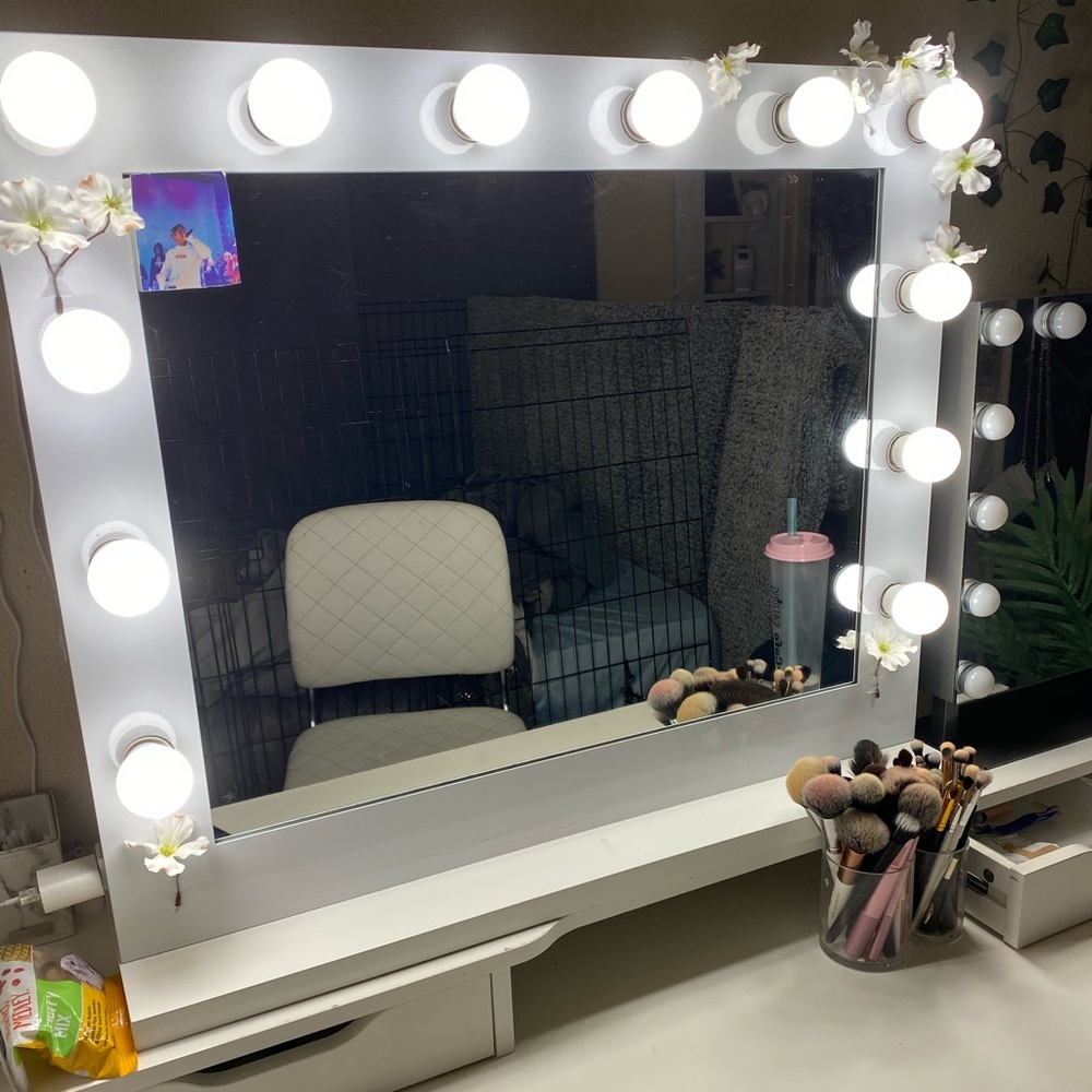 Makeup vanity mirror